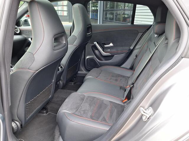 Mercedes-Benz CLA-KLASSE Shooting Brake 180 Star Edition AMG | Matgrijs | Nightpakket | Panoramadak | Dodehoekassistent | Apple CarPlay | Android Auto | Sfeerverlichting | Stoelverwarming | Achteruitrijcamera | Elektrisch Inklapbare Buitenspiegels