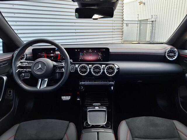 Mercedes-Benz CLA-KLASSE Shooting Brake 180 Star Edition AMG | Matgrijs | Nightpakket | Panoramadak | Dodehoekassistent | Apple CarPlay | Android Auto | Sfeerverlichting | Stoelverwarming | Achteruitrijcamera | Elektrisch Inklapbare Buitenspiegels