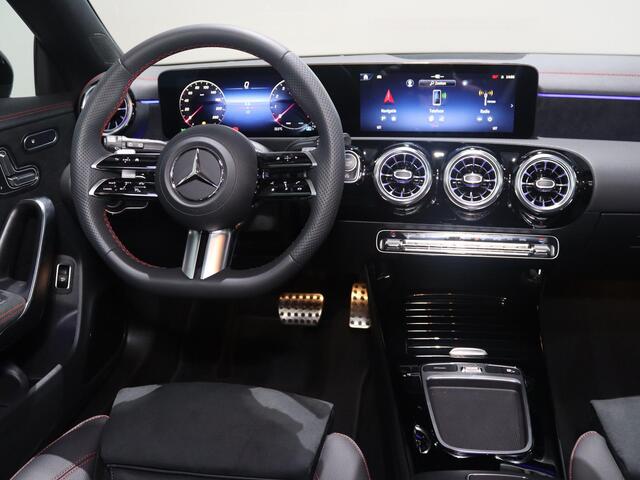 Mercedes-Benz CLA-KLASSE Shooting Brake 180 Star Edition AMG Line LIMITED | Panoramadak | Elekt. inklapbare trekhaak | Nightpakket | Head-up display | Premium plus |