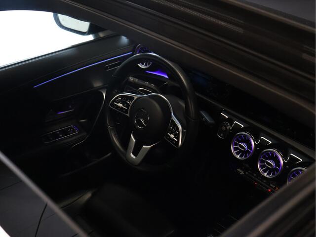 Mercedes-Benz CLA-KLASSE 200 Business Solution Progressive [SCHUIFKANTELDAK, CAMERA, PDC 360+, APPLE CARPLAY, ANDROID AUTO, STOELVERWARMING, CRUISE CONTROL, FLIPPERS, AUTO AIRCO, NAVIGATIE, NIEUWSTAAT]