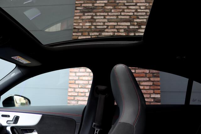 Mercedes-Benz CLA-KLASSE 180 AMG Line Aut7 | Panoramadak | Memory | Sfeerverlichting | Camera | Advanced Sound System | Keyless Go | Zitcomfortpakket | Cruise Control | Multibeam LED |