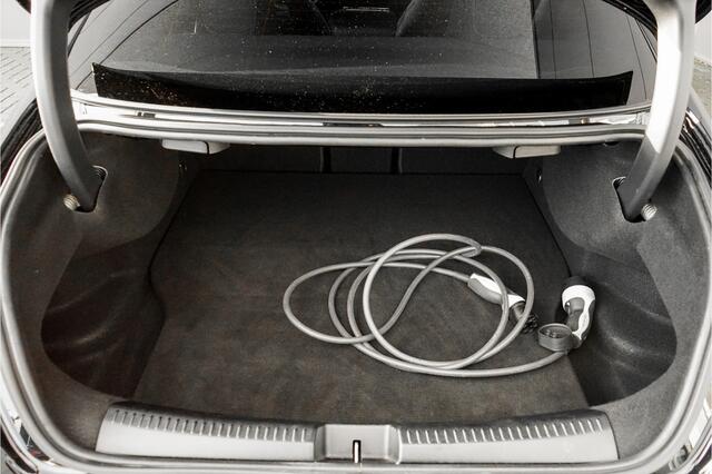 Mercedes-Benz CLA-KLASSE 250 e Premium AMG Night Pano Camera Distronic 19"