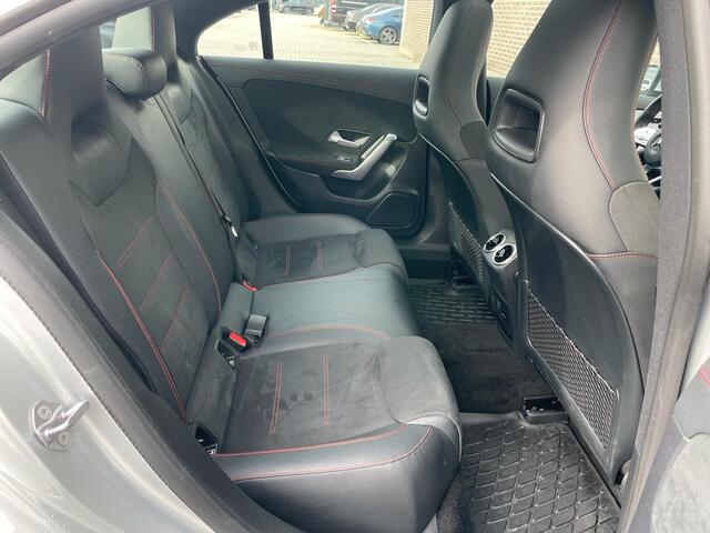 Mercedes-Benz CLA-KLASSE 180 | Panoramadak | AMG