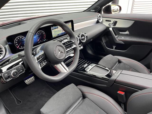Mercedes-Benz CLA-KLASSE Shooting Brake 180 | Panoramadak | AMG | Premium Plus Pakket | Night Pakket | Burmester Surround Sound | 360° Camera | Head-up Display | Dodehoekassistent | MULTIBEAM LED Koplampen | Elektrisch Verstelbare Stoelen + Memory