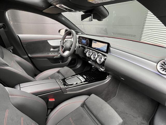 Mercedes-Benz CLA-KLASSE Shooting Brake 180 | Panoramadak | AMG | Premium Plus Pakket | Night Pakket | Burmester Surround Sound | 360° Camera | Head-up Display | Dodehoekassistent | MULTIBEAM LED Koplampen | Elektrisch Verstelbare Stoelen + Memory