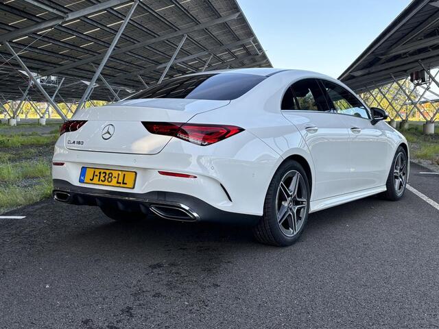 Mercedes-Benz CLA-KLASSE 180 Business Solution AMG | Sfeerverlichting | Widescreen | Apple carplay | Parkeercamera | Stoelverwarming |