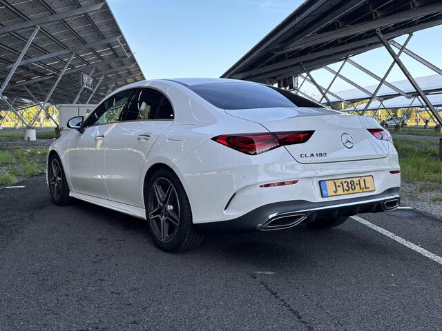 Mercedes-Benz CLA-KLASSE 180 Business Solution AMG | Sfeerverlichting | Widescreen | Apple carplay | Parkeercamera | Stoelverwarming |