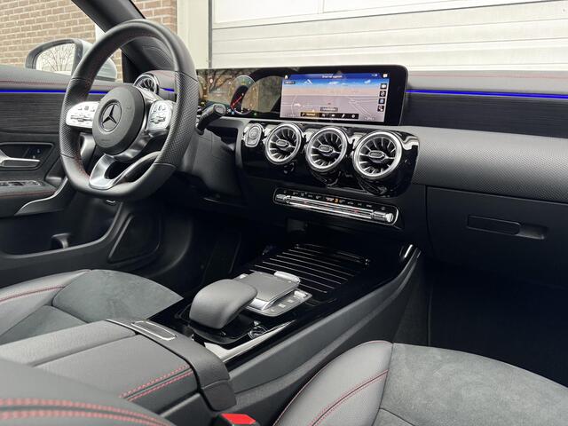 Mercedes-Benz CLA-KLASSE Shooting Brake 180 AMG Line | Achteruitrijcamera | Stoelverwarming |