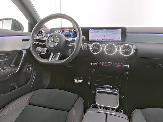 Mercedes-Benz CLA-KLASSE Shooting Brake 250 e AMG Plug-In Hybride AMG Line | NIght Pakket | Panorama Schuif-Kanteldak | Trekhaak | Multibeam Koplampen | 11kW Laden | Stuur en Stoelverwarming. Inclusief 24 maanden MB Certified garantie voor Europa.