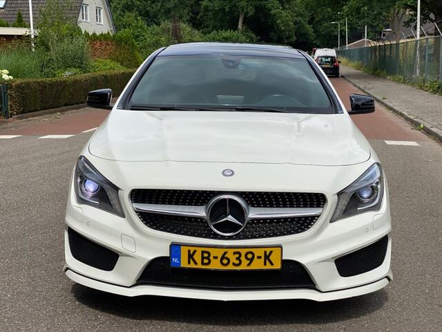 Mercedes-Benz CLA-KLASSE 180 Autm - Schuifdak - AMG pakket !!!