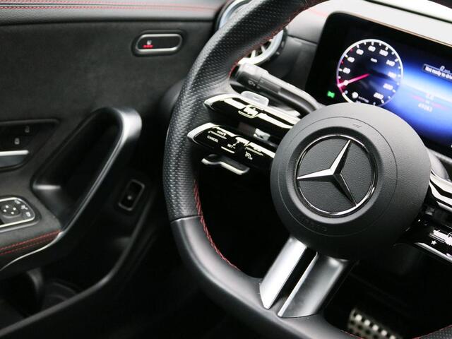 Mercedes-Benz CLA-KLASSE 250 e Star Edition AMG Line | NIght Pakket | Panorama Schuif-Kanteldak | Ledkoplampen . Inclusief 24 maanden Mercedes-Benz Certified garantie voor Europa.