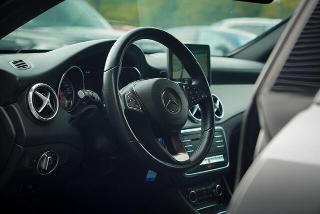 Mercedes-Benz CLA-KLASSE Shooting Brake 180 Lease Edition / Facelift / Stoelverwarming / Navi