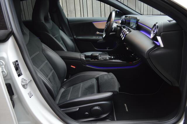 Mercedes-Benz CLA-KLASSE Shooting Brake 200 AMG Led Panorama Widescreen Sfeer Camera Night Pdc