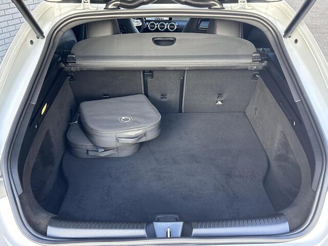 Mercedes-Benz CLA-KLASSE Shooting Brake 250 e AMG Line | Nightpakket | Panoramadak | Achteruitrijcamera | Stoelverwarming | Sfeerverlichting | Apple & Android Carplay