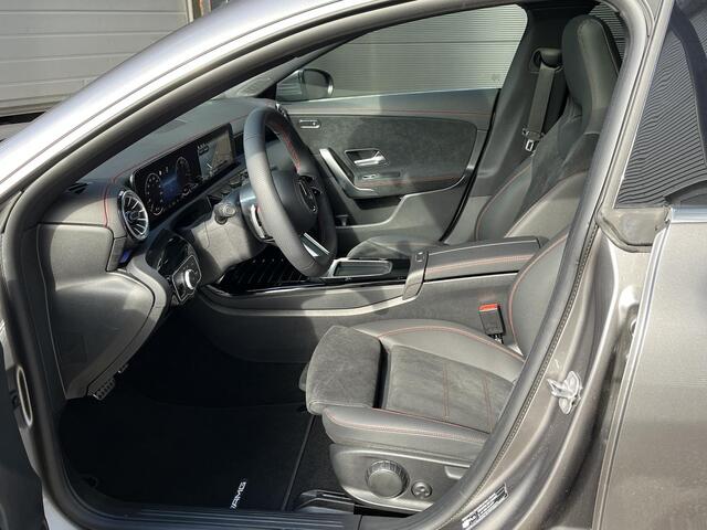 Mercedes-Benz CLA-KLASSE 250 e Star Edition AMG | Panoramadak | Apple CarPlay | Android Auto | Sfeerverlichting | Stoelverwarming | Parkeersensoren | Achteruitrijcamera | Elektrisch Inklapbare Buitenspiegels