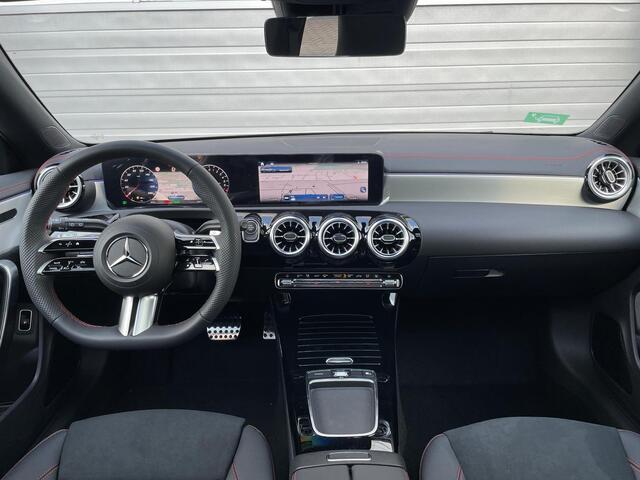 Mercedes-Benz CLA-KLASSE Shooting Brake 250 e AMG Line | Premium Pakket | Night Pakket | Panoramadak | MULTIBEAM LED Koplampen | Dodehoekassistent | Advanced Sound System | Sfeerverlichting
