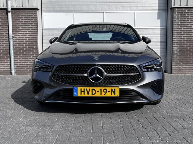 Mercedes-Benz CLA-KLASSE 180 Star Edition Luxury | Panoramadak | Apple CarPlay | Android Auto | Sierdelen Lindehout Zwart | Sfeerverlichting | Stoelverwarming | Achteruitrijcamera | Parkeersensoren | Elektrisch Inklapbare Buitenspiegels