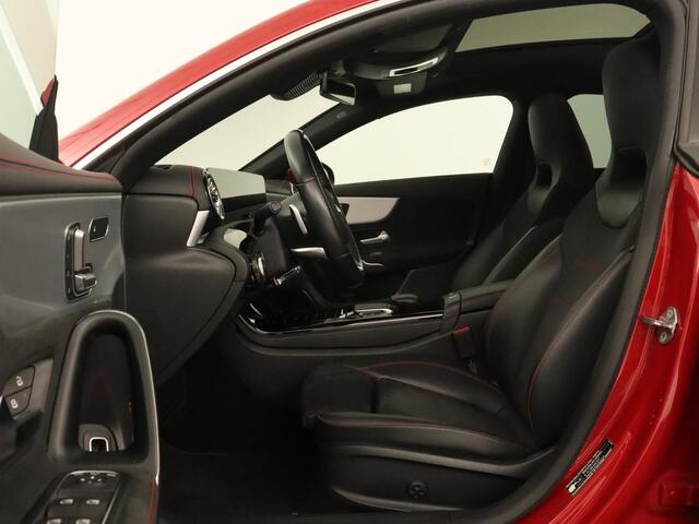 Mercedes-Benz CLA-KLASSE 200 Business Solution AMG | Panoramadak | Stoelverwarming | Adaptive cruise | Camera | Memory | Matrix LED | Keyless | Sfeerverlichting | Widescreen
