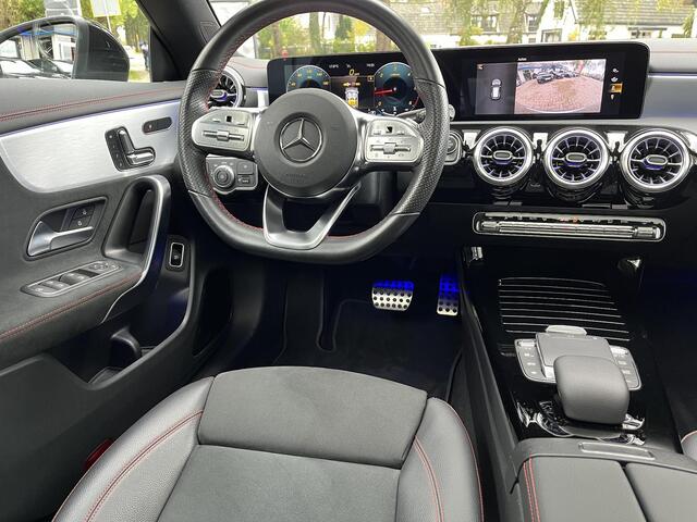 Mercedes-Benz CLA-KLASSE Shooting Brake 180 d Business Solution AMG Pano Elc Stoel Sfeerve