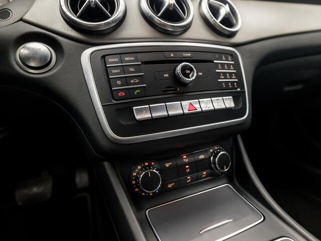 Mercedes-Benz CLA-KLASSE 180 Sport (GROOT NAVIGATIE, CAMERA, ZWART HEMEL, STOELVERWARMING, GETINT GLAS, HALF LEDER, XENON, GETINT GLAS, KEYLESS START, WITTE STIKSELS,