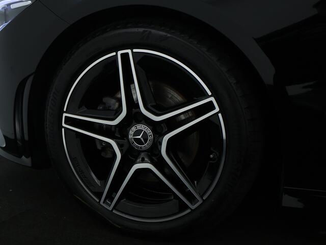 Mercedes-Benz CLA-KLASSE 180 Business Solution AMG | AMG Line | Achteruitrijcamera | Night Pakket | Sfeerverlichting | Inclusief 24 maanden MB Certified garantie voor Europa.