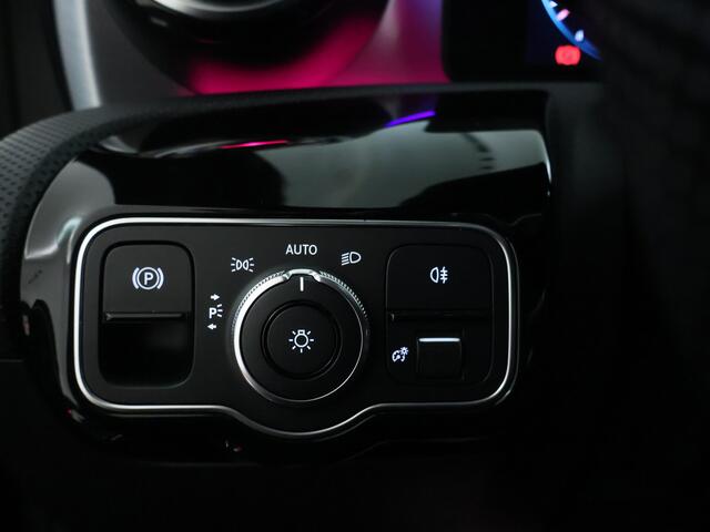 Mercedes-Benz CLA-KLASSE 180 Business Solution AMG | AMG Line | Achteruitrijcamera | Night Pakket | Sfeerverlichting | Inclusief 24 maanden MB Certified garantie voor Europa.