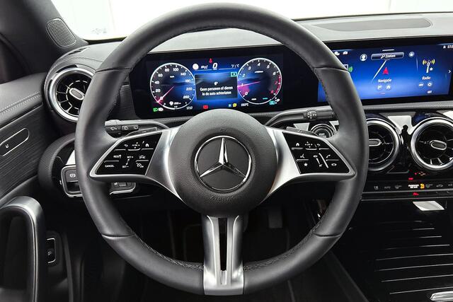 Mercedes-Benz CLA-KLASSE Shooting Brake 180 Business Solution 18", stuur- en stoelverw.