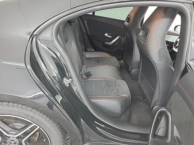 Mercedes-Benz CLA-KLASSE 180 Aut. Business Sol. AMG | Navi | Camera | Sport Stoelen |