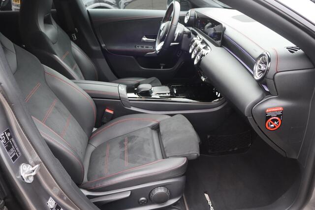 Mercedes-Benz CLA-KLASSE 250 4MATIC Premium Plus Camera, Apple Carplay, Android auto, Stoelverwarming, Climate control, Cruise control