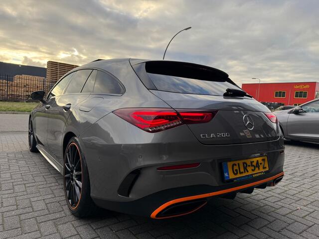 Mercedes-Benz CLA-KLASSE Shooting Brake 200 Premium Plus | 1E EIGENAAR | 12MND GARANTIE | ORANGE EDITION | PANO | CARPLAY | SFEERVERLICHTING | DASHCAM | AUTOMAAT | LED | AFSTANDSPILOT PLUS |