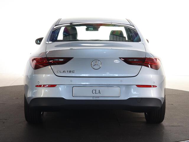 Mercedes-Benz CLA-KLASSE 180 Star Edition LIMITED | Stoelverwarming | Achteruitrijcamera | LED koplampen | MBUX |