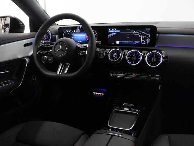 Mercedes-Benz CLA-KLASSE 180 Star Edition AMG NIGHT | Panoramadak | Sfeerverlichting | Achteruitrijcamera | Stoelverwarming | Night Pakket |