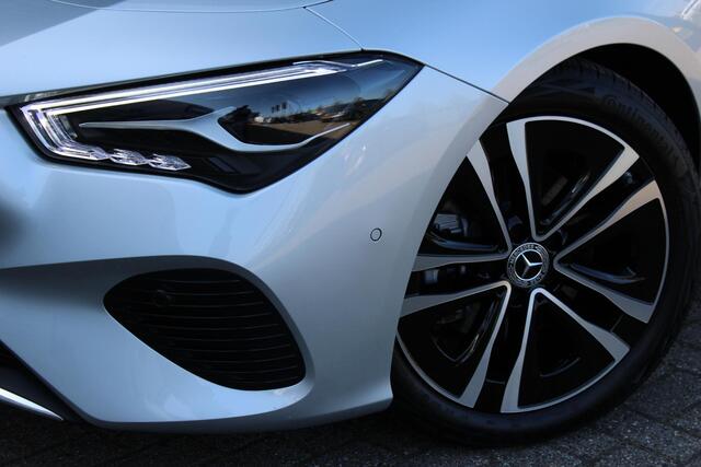 Mercedes-Benz CLA-KLASSE Shooting Brake 200 Luxury Line Panorama dak | Trekhaak