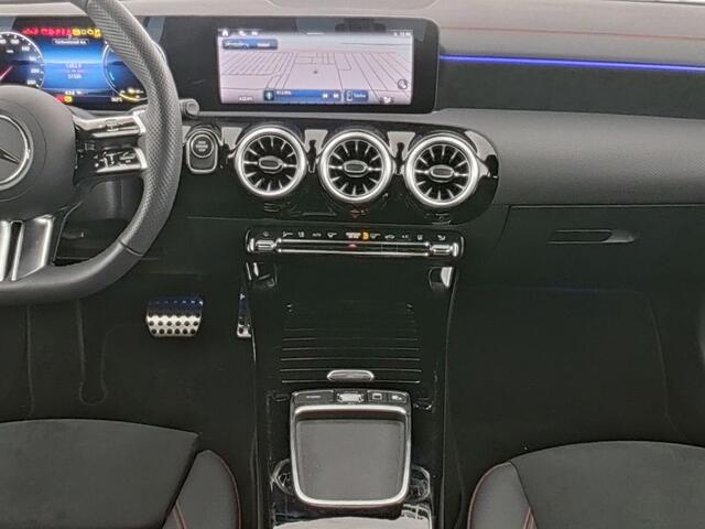 Mercedes-Benz CLA-KLASSE Shooting Brake 250 e AMG Plug-In Hybride AMG Line | Panorama Schuif-Kanteldak | Trekhaak | Sfeerverlichting | Dodehoek Assist | Stuur en Stoelverwaming. Inclusief 24 maanden MB Certified garantie voor Europa.