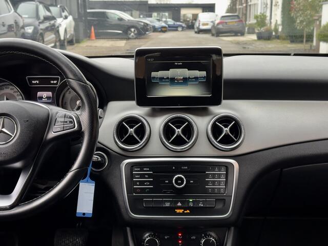Mercedes-Benz CLA-KLASSE Shooting Brake 200D AUT7 EDITION AMBITION LEDER NAVI PARK-ASSIST AIRCO LED 18 INCH-LMV PDC
