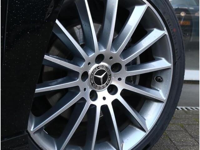 Mercedes-Benz CLA-KLASSE 180 Shooting Brake AMG Line | Panoramadak | Sfeerverlichting