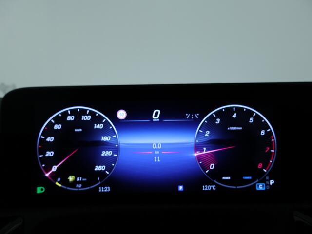 Mercedes-Benz CLA-KLASSE 180 Star Edition | Parkeerpakket met achteruitrijcamera | KEYLESS GO | Dodehoekassistent | USB pakket plus | Verwarmde stoelen vooraan |