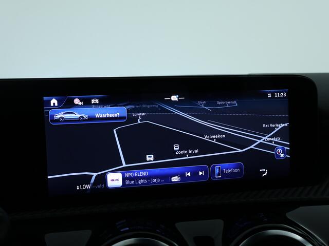 Mercedes-Benz CLA-KLASSE 180 Star Edition | Parkeerpakket met achteruitrijcamera | KEYLESS GO | Dodehoekassistent | USB pakket plus | Verwarmde stoelen vooraan |