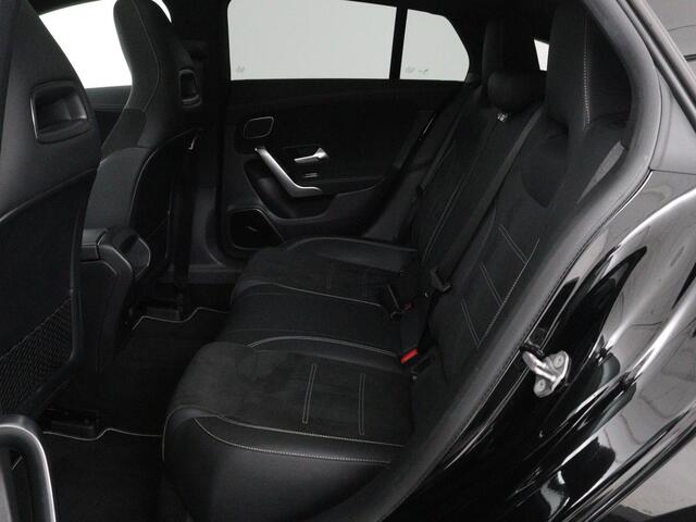 Mercedes-Benz CLA-KLASSE Shooting Brake 250e AMG Night | Panoramadak | Adaptive cruise | Head-Up | Carplay | Stoelverwarming | Trekhaak | Leder/Alcantara | Widescreen | Full LED