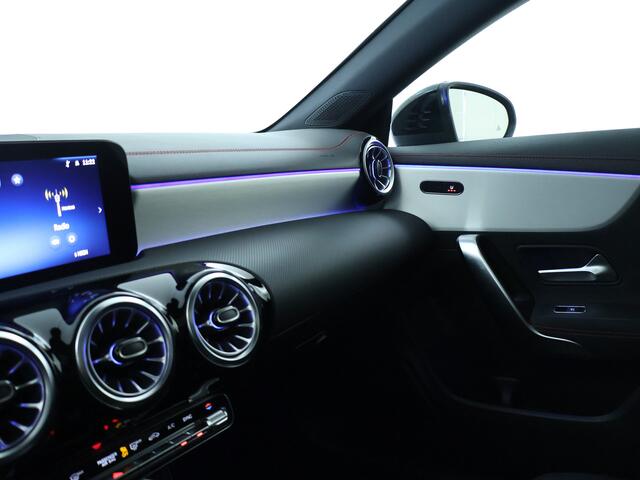 Mercedes-Benz CLA-KLASSE Shooting Brake 180 AMG Line LIMITED | Nightpakket | Parkeerpakket met achteruitrijcamera | KEYLESS GO | Dodehoekassistent | USB pakket plus | EASY PACK achterklep | MULTIBEAM LED | Verwarmde stoelen vooraan |