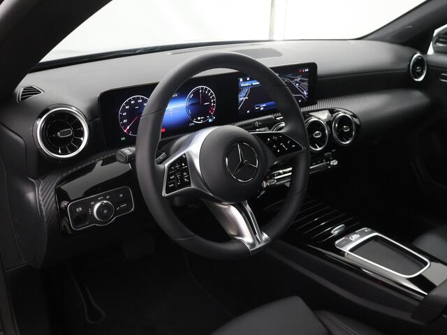 Mercedes-Benz CLA-KLASSE Shooting Brake 250e Star Edition | Navigatie | Parkeerassistent PARKTRONIC | EASY PACK achterklep | USB pakket plus | Stoelverwarming