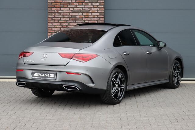 Mercedes-Benz CLA-KLASSE 250 e AMG Line | Distronic+ | Panoramadak | Memory | Burmester | HUD | Surround Camera | Keyless Go | Nightpakket | Augmented Reality |