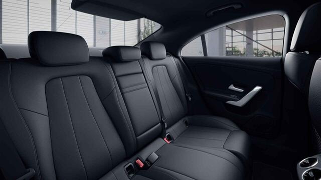 Mercedes-Benz CLA-KLASSE 180 Luxury Line | Distronic | Apple Carplay | Stoelverwarming | Widescreen |