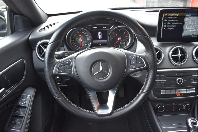 Mercedes-Benz CLA-KLASSE Shooting Brake 180 d Business Solution Elek. trekhaak, Camera, Stoelverwarming, Sportstoelen