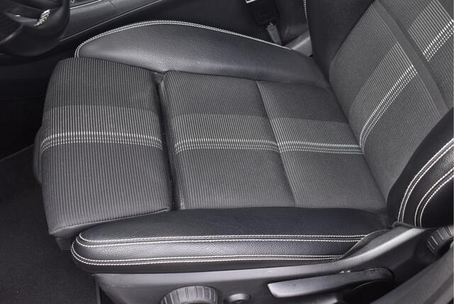 Mercedes-Benz CLA-KLASSE Shooting Brake 180 d Business Solution Elek. trekhaak, Camera, Stoelverwarming, Sportstoelen