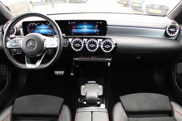 Mercedes-Benz CLA-KLASSE Shooting Brake 180 AUT7 AMG PANORAMADAK MEMORY CARPLAY SFEER TREKHAAK