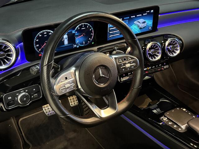 Mercedes-Benz CLA-KLASSE Shooting Brake 180 Business Solution AMG Automaat | Sfeerverlichting | Camera | Trekhaak | Full LED | Stoelverwarming | Navi