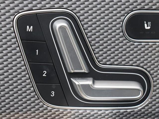 Mercedes-Benz CLA-KLASSE 180 Business Solution Luxury | Panoramadak | Leder | Trekhaak | Stoelverwarming | Keyless | Camera | Memory | Matrix LED | Park Assist | Widescreen | Climate control