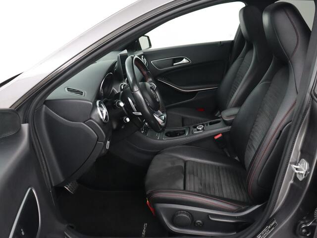 Mercedes-Benz CLA-KLASSE 250 AMG Night | 210pk | Panoramadak | Stoelverwarming | Ride Control | Full LED | Park Assist | Leder/Alcantara | Navigatie | Climate control | Bluetooth | Cruise control