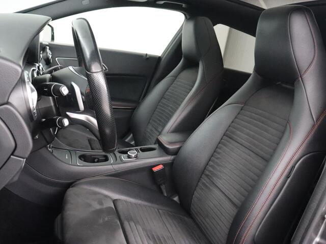 Mercedes-Benz CLA-KLASSE 250 AMG Night | 210pk | Panoramadak | Stoelverwarming | Ride Control | Full LED | Park Assist | Leder/Alcantara | Navigatie | Climate control | Bluetooth | Cruise control